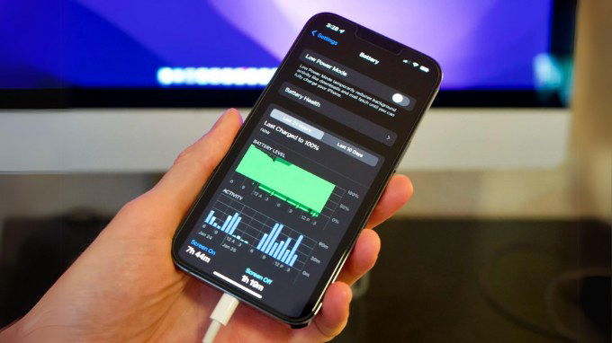 Giới hạn tần số quét trên iPhone 15 Pro
