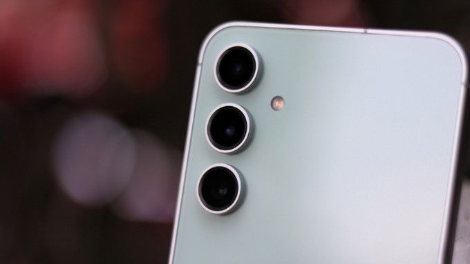 S23 FE và S23 Plus đều sở hữu 3 ống kính sau