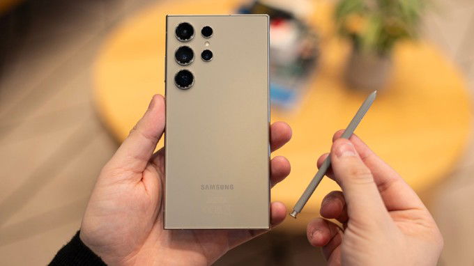 Thiết kế mặt sau của Galaxy S24 Ultra