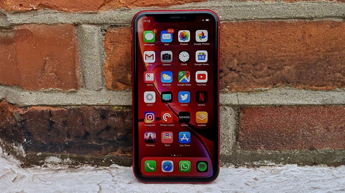 iPhone Xr 256GB có thể tự cân bằng màu sắc giúp bạn giải trí sướng mắt hơn