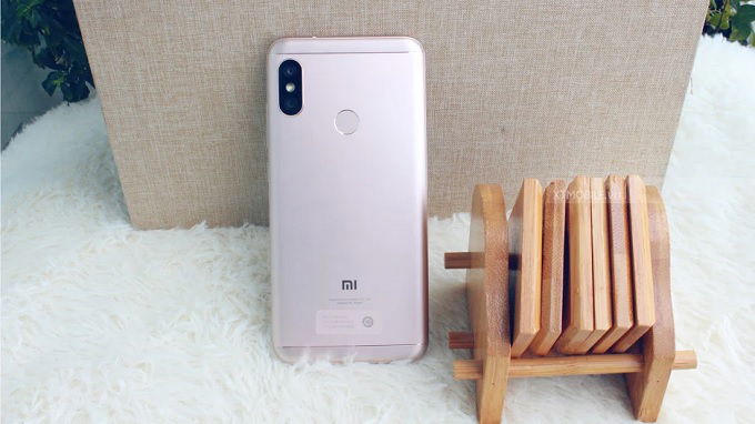 Mặt lưng thiết kế quen thuộc của Redmi 6 Pro