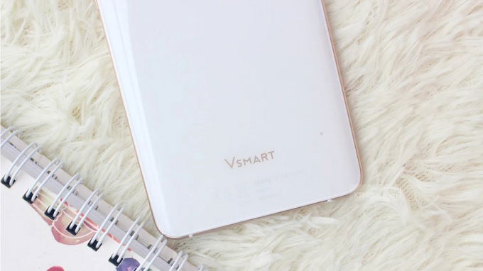 Logo thương hiệu Vsmart được in ở phần dưới