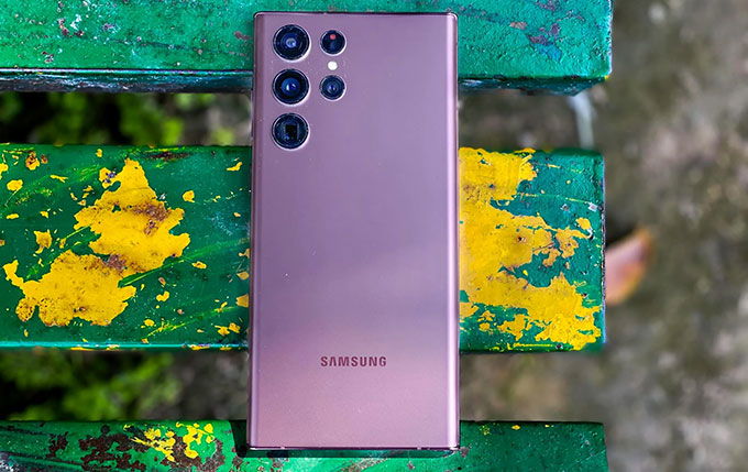 Galaxy S22 Ultra 256GB có mức giá không quá chênh lệch so với iPhone 14 Plus 256GB