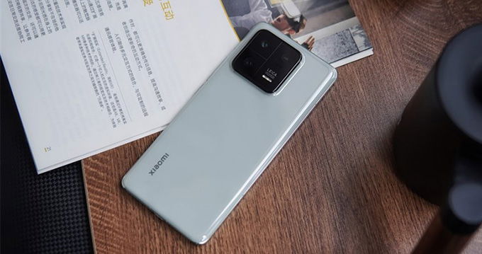 Xiaomi 13 Pro và iPhone 14 Pro Max đều có ROM thấp nhất 128GB