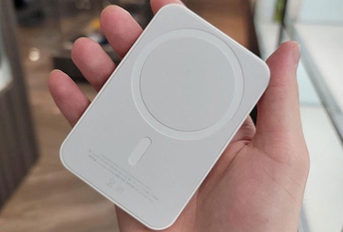 Một số loại sạc dự phòng không dây được trang bị thêm nam châm