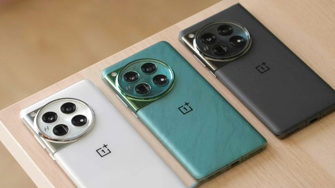 3 phiên bản màu sắc trên OnePlus 12