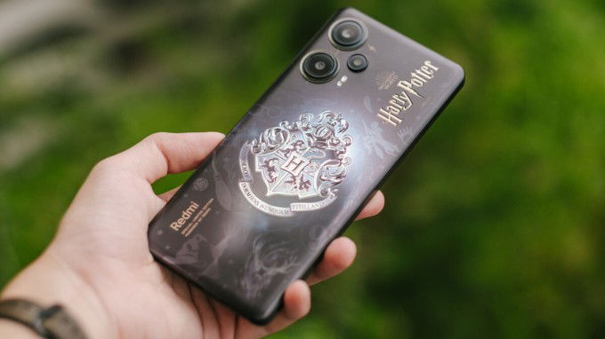 Thiết kế Xiaomi Redmi Note 12 Turbo Harry Potter
