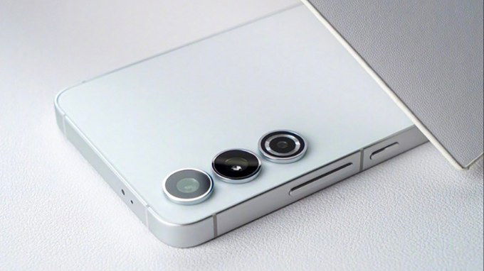 Galaxy S24 có vẻ ngoài vuông và phẳng hơn so với Galaxy S23 và S22