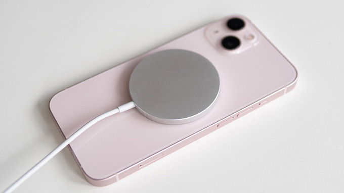 Dung lượng pin iPhone 13 256GB cũ vẫn đáp ứng tốt