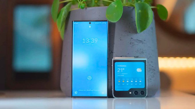 Khả năng hiển thị của cả hai máy đều tốt