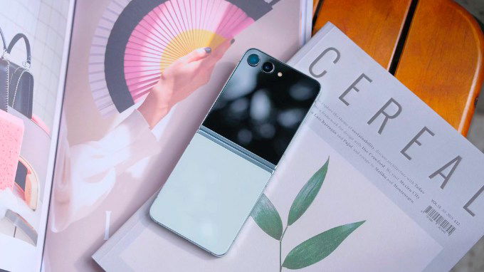 Galaxy Z Flip 5 có thiết kế gập gọn nhẹ
