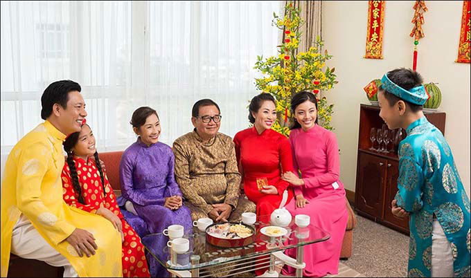 Những câu chúc Tết ba mẹ, cô dì chú bác độc đáo, vui nhộn
