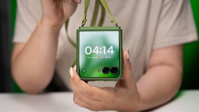 Màn hình phụ của Motorola Razr Plus (2024)