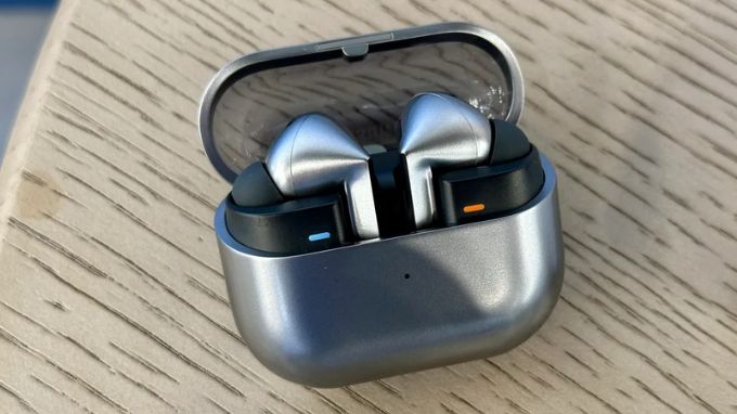 Galaxy Buds mới là tai nghe dẫn truyền qua xương