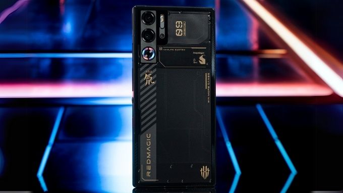 thiết kế của ZTE Nubia Red Magic 9S Pro Plus đậm chất gaming