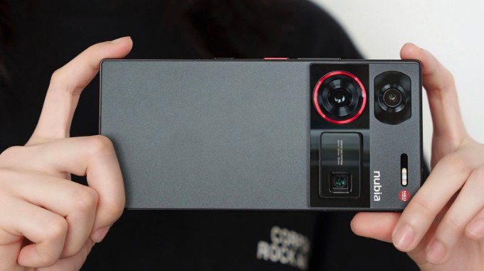 Ngoại hình mạnh mẽ của ZTE Nubia Z60 Ultra 1TB
