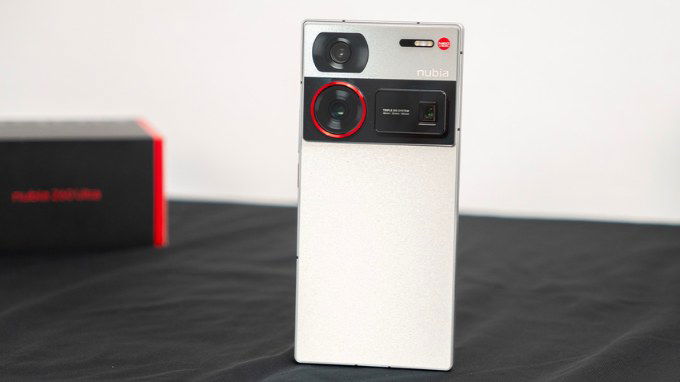 ZTE Nubia Z60 Ultra 1TB có thiết kế vuông vức