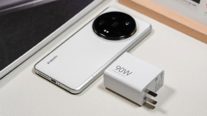 Pin và sạc của Xiaomi 14 Ultra 512GB