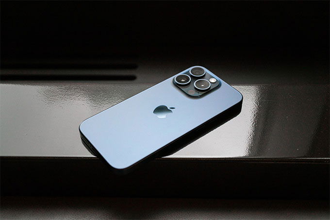 iPhone 15 Pro sở hữu khung viền Titan bền bỉ, chắc chắn