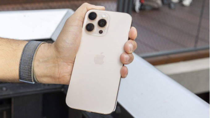 Thiết kế titan cao cấp của iPhone 16 Pro Max