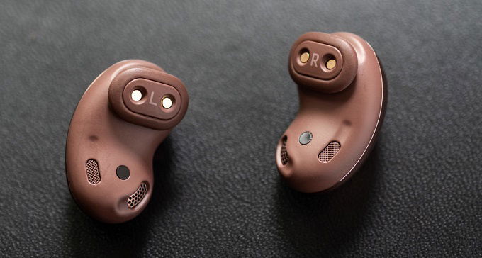 Tải app 007Win Galaxy Buds Live được hoàn thiện từ chất liệu cao cấp, sáng bóng