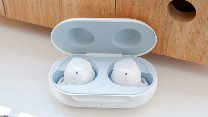 Galaxy Buds Plus mang thiết kế không mới nhưng rất ấn tượng