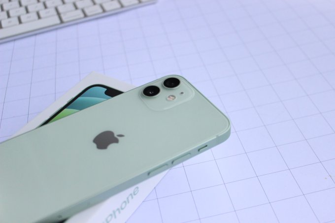 Thiết kế bên ngoài iPhone 12 Mini 64GB cũ 97%