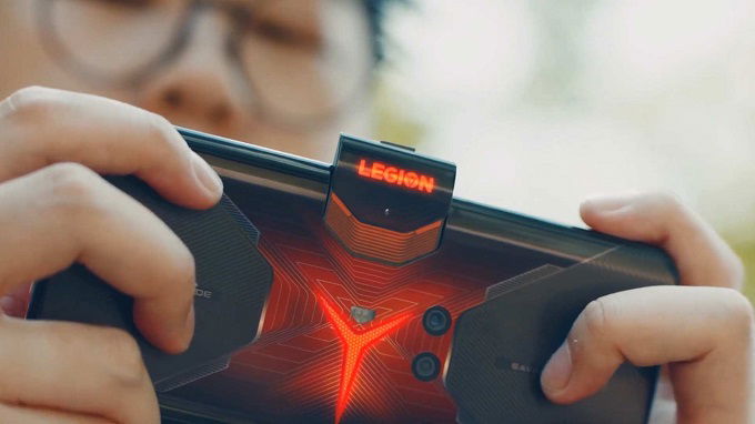 Cụm camera ấn tượng đi cùng với tính năng sạc độc đáo