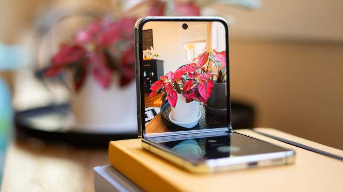 Hệ thống camera trên Galaxy Z Flip 5