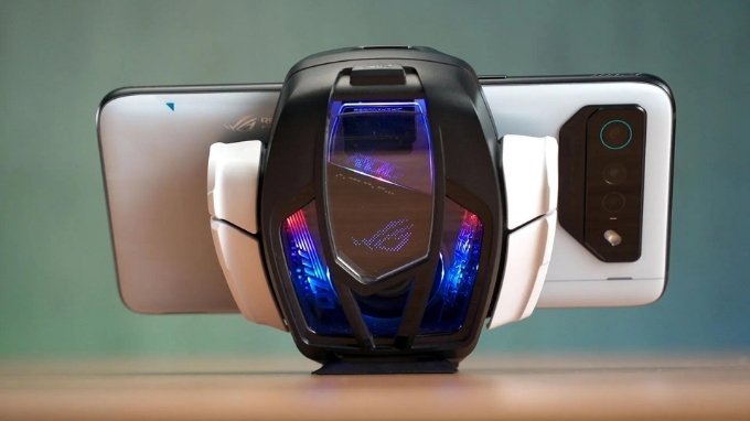 Giấy phép hoạt động của thương hiệu 007Win Asus ROG Phone có đi kèm nhiều phụ kiện