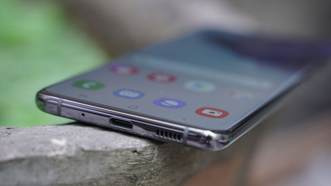 điện thoại galaxy s20 đã loại bỏ jack cắm tai nghe 3.5 mm