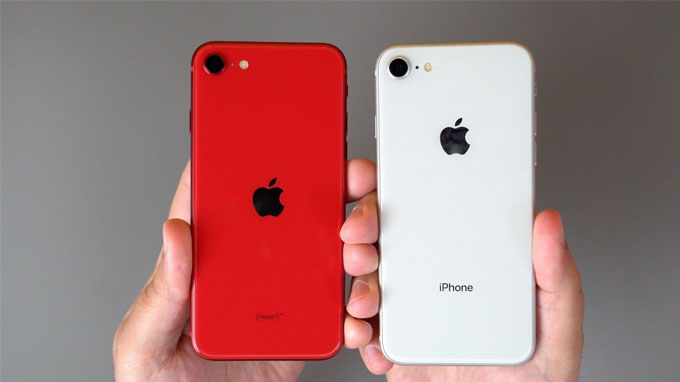 iPhone SE 2020 so với iPhone 8 khác nhau ở vị trí đặt logo và loại bỏ dòng chữ iPhone