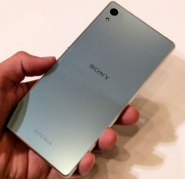danh-gia-dien-thoai-sony-xperia-z4-au-gia-re.1