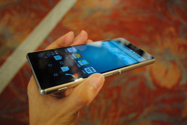 so-sanh-sony-xperia-z4-softbank-tphcm-xach-tay-nhat-ban-voi-z3.3