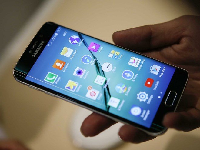 thiet-ke-an-tuong-cua-dien-thoai-samsung-galaxy-s6-edge-xach-tay.2