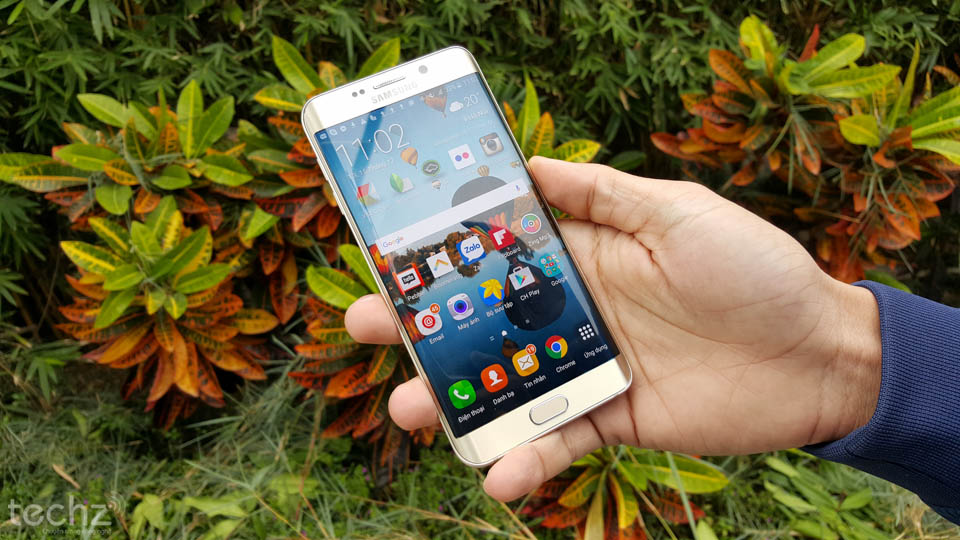 thiet-ke-an-tuong-cua-dien-thoai-samsung-galaxy-s6-edge-xach-tay.6