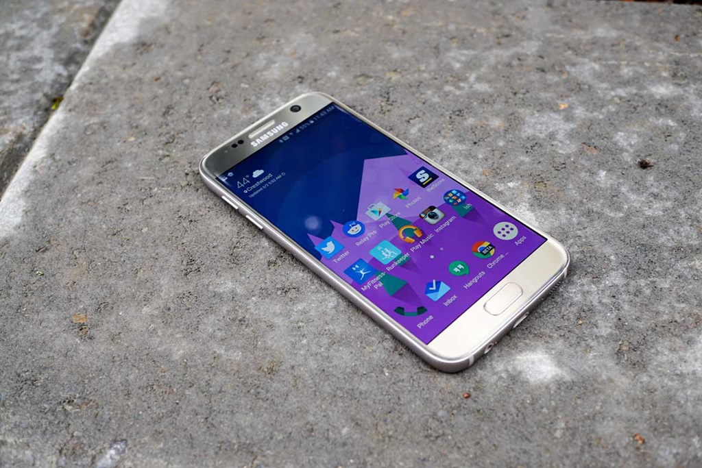 iphone-8-se-hut-hang-hon-galaxy-s8_44