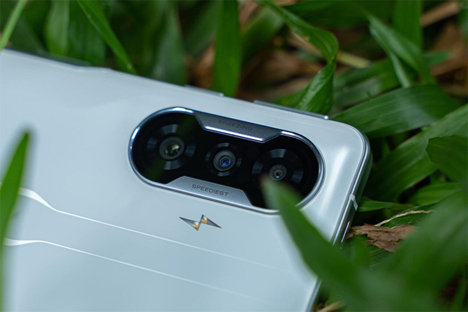 Camera Redmi K40 Gaming Edition được trang bị 3 ống kính, đáp ứng tốt nhu cầu chụp ảnh