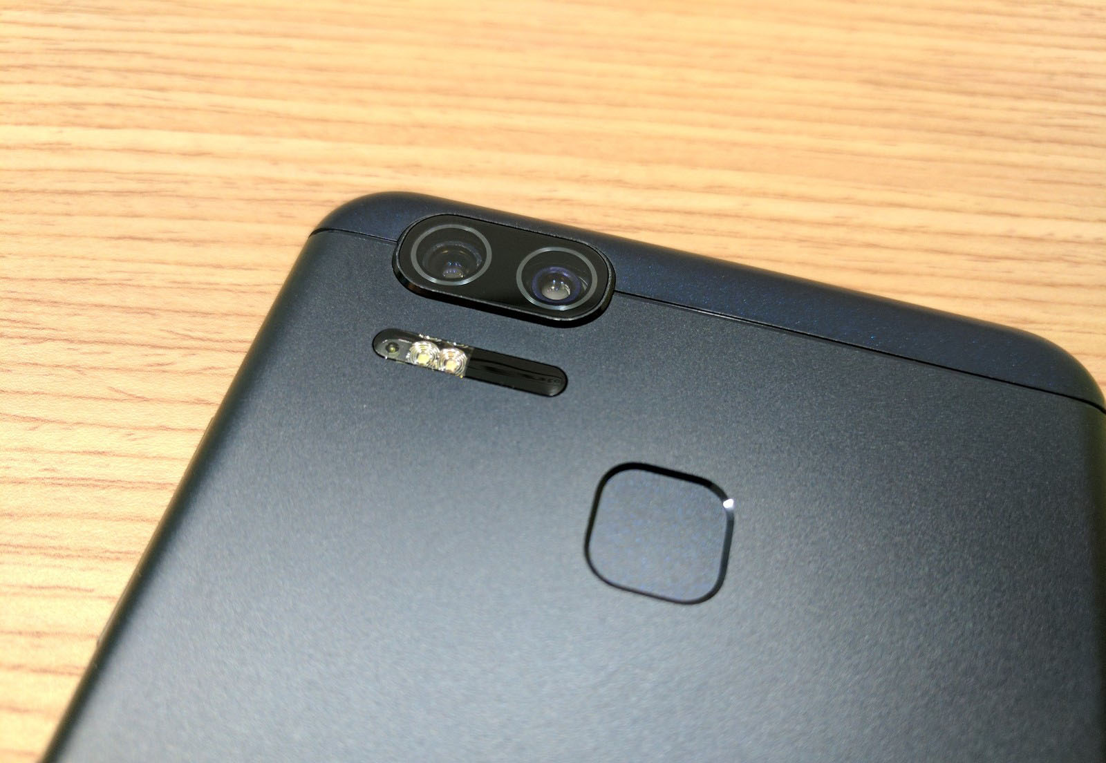 asus-zenfone-zoom-s-chuan-bi-ra-mat-cuoi-thang-nay_4