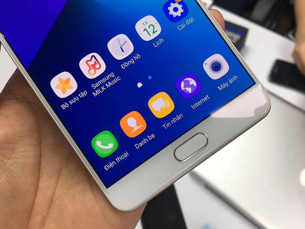 galaxy-c10-c10-plus-dang-duoc-samsung-san-xuat_5