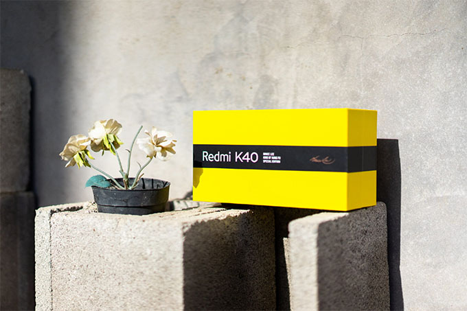  Hộp đựng Redmi K40 Bruce Lee King of Kung-Fu Edition lấy tông màu vàng làm chủ đạo