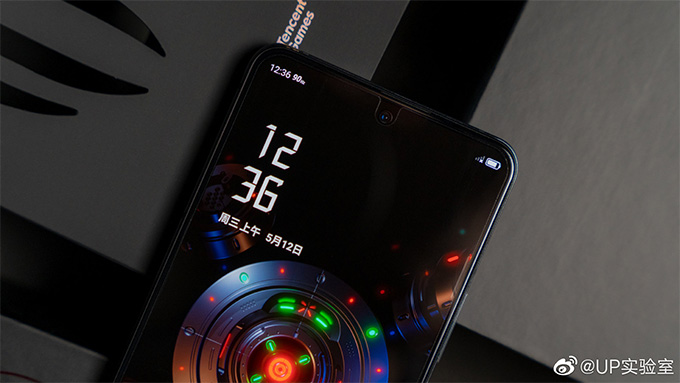 Camera selfie Red Magic 6R đặt trong nốt ruồi có độ phân giải 16MP