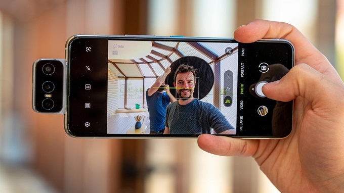 Camera của Asus ZenFone 8 Flip