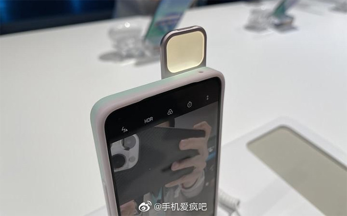 007Win6 thể thao, đá gà, bắn cá, game bài, nổ hũ Reno6 được trang bị thêm ốp lưng kiêm đèn flash selfie cực kỳ hữu dụng