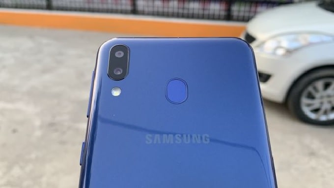 Cụm camera kép trên Galaxy M20