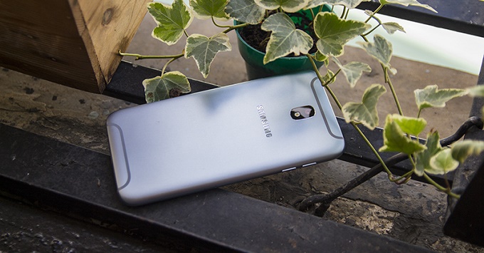 j7-pro-3