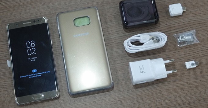 Tặng kèm flipcover khá đẹp