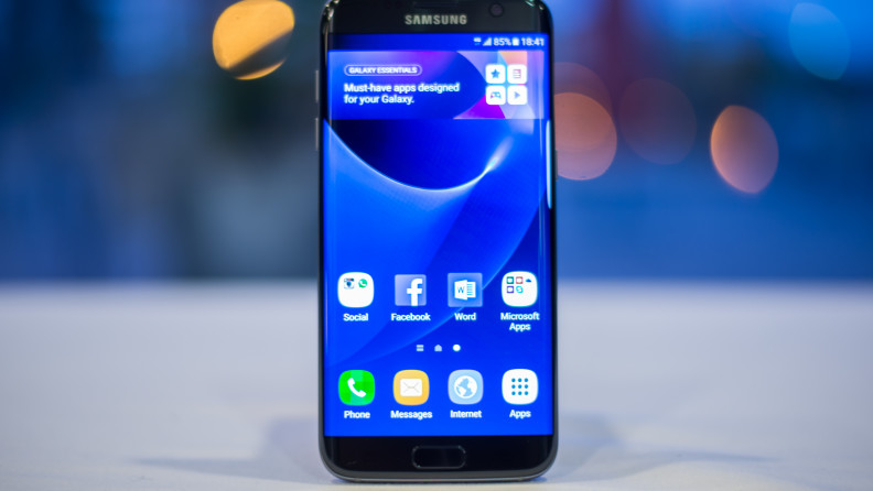 samsung-galaxy-s7-edge-man-hinh