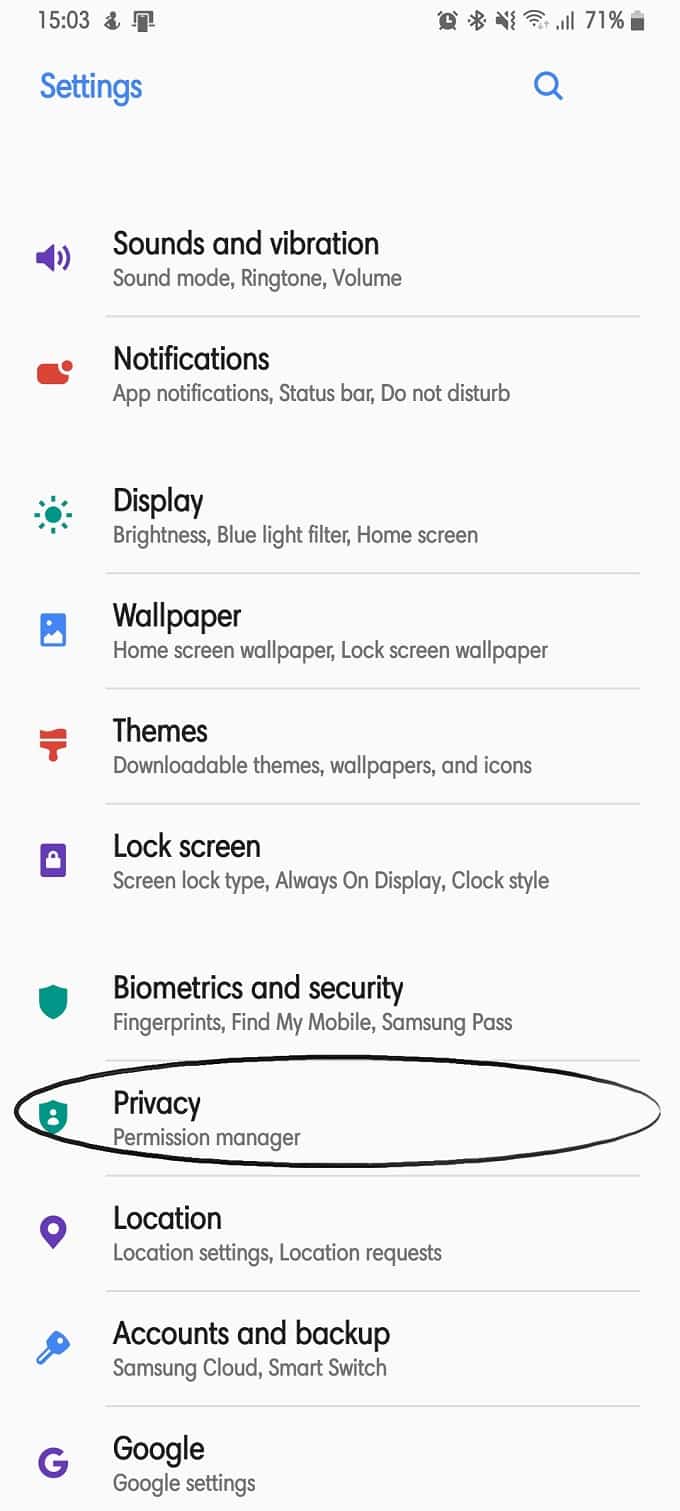 Vào Cài đặt ( Settings) và chọn Riêng tư ( Privacy)