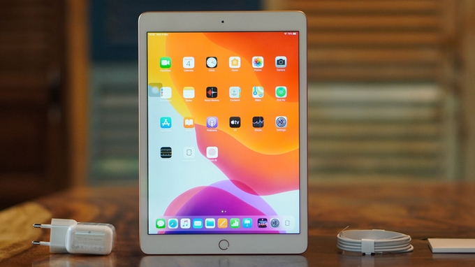 iPad thế hệ 7 cũng cải tiến về mặt kích thước khi nâng từ 9.7 inch lên tới 10.2 inch.